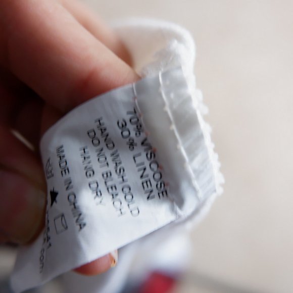 Hayden Sleeveless Linen Button Down - Picture 8 of 8